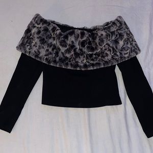 Long sleeve fur collar crop top